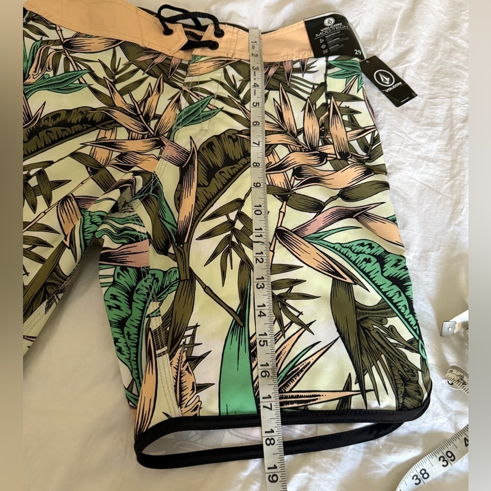 VOLCOM Tropical Print Men's Swim Shorts - Picture 2 of 10